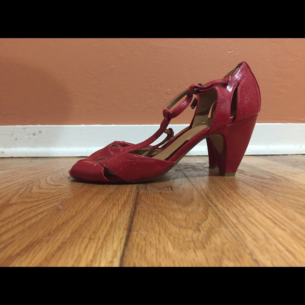 Open toed T strap red heels.